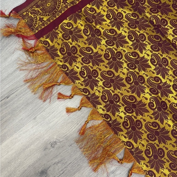 Mid-weight Red and Gold Saree 34” x 84” - Picture 4 of 5